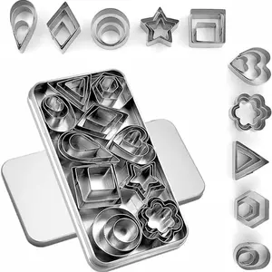 A Set of 30pcs Cookie Cutters in a Metal Box, Featuring Commonly Used Geometric Shapes, Stainless Steel Heart And Flower Designs, As Well As Geometric Pattern Cutters, Baking Tools