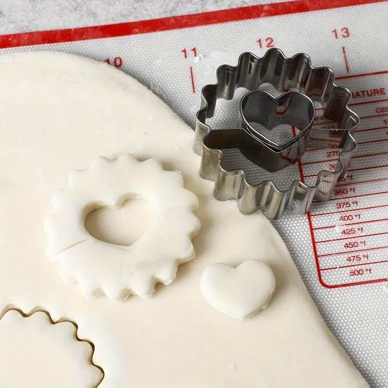 2pcs, Stainless Steel Cookie Cutters, Flower Heart Shape Candy Mold, Biscuit Molds, Chocolate Cutters, Cake Decorating Molds, Baking Tools, Kitchen Gadgets, Kitchen Accessories, Home Kitchen Items
