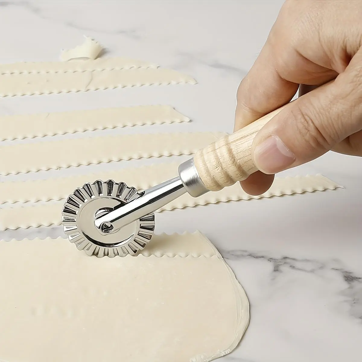 1pc Zinc Alloy Lace Cookie Cutter, Embossed Rolling Pizza Cutter, Handheld Dough Roller, Creative Baking Pastry Tool, Pizza Cutter for Christmas, Valentine's Day, Ramadan Gatherings