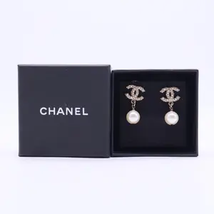 Pre-owned Crystal Pearl CC Drop Earrings Silver W20176