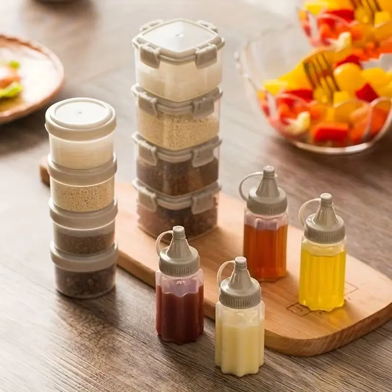 3/6pcs Plastic Mini Containers with Squeeze Lids, Round & Square Sauce Jars, Ideal for Spices, Honey, Sauces, Favors, Multi-Pantry Storage