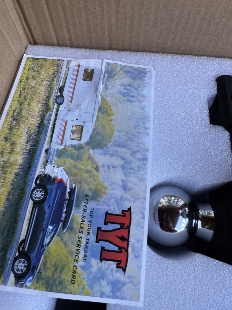 Item: Triple ball with Shackle