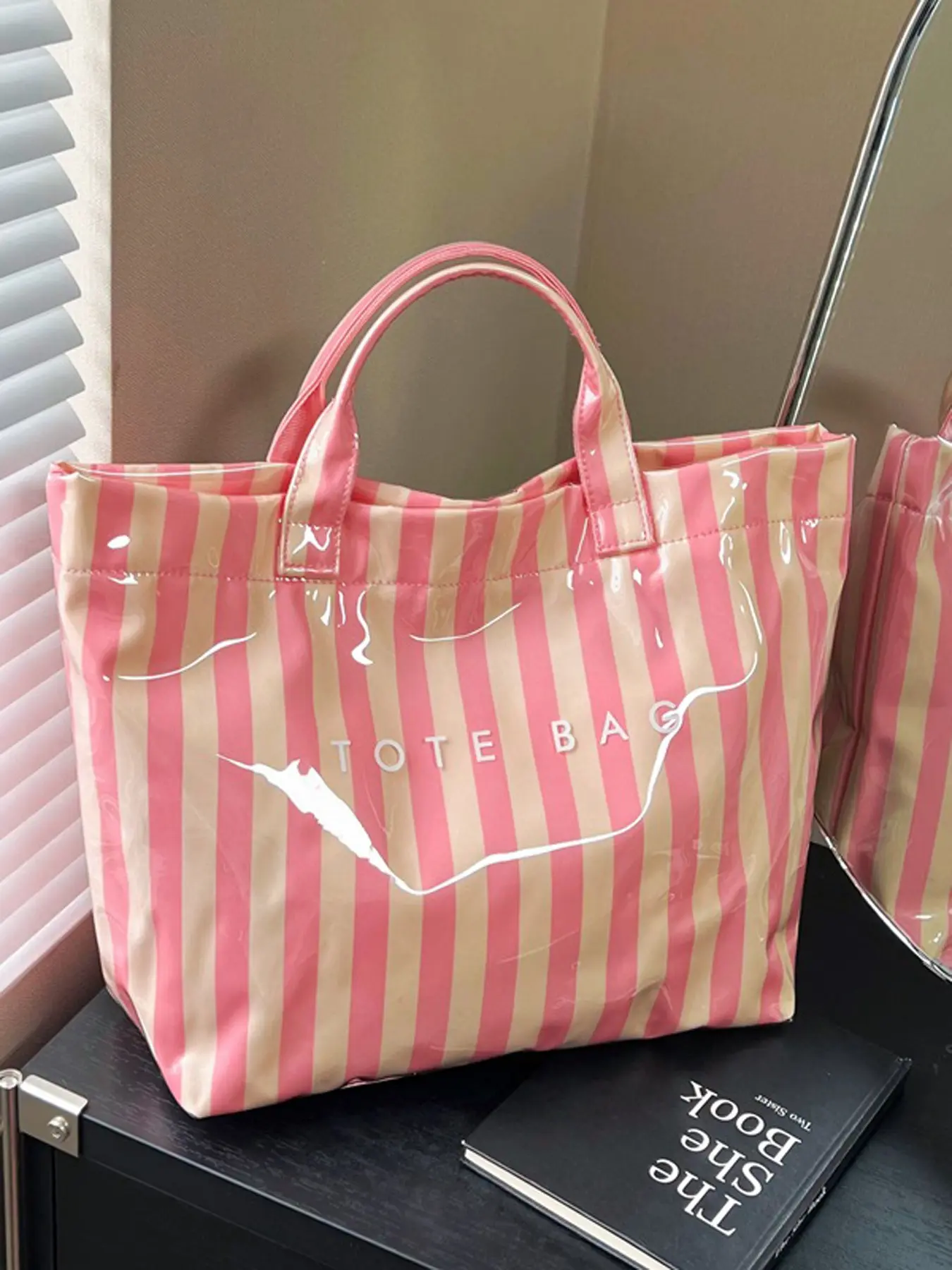 Mother's Day New Sweet Fresh Striped Lightweight Tote Bag, Patterned Bag Glossy PVC Large Capacity Commuter Bag, Suitable for Spring Summer Shopping
