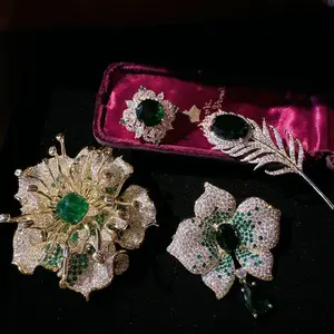 Monet Garden Gem Flower brooch Magnificent plated 18K gold emerald zircon feather brooch high-grade neck pin 2024 new gift