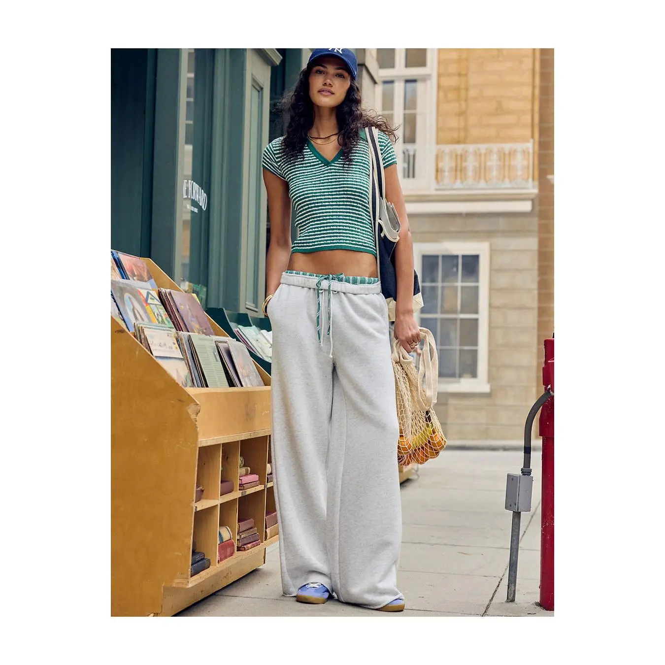 AE Campus Low-Rise Wide-Leg Sweatpant