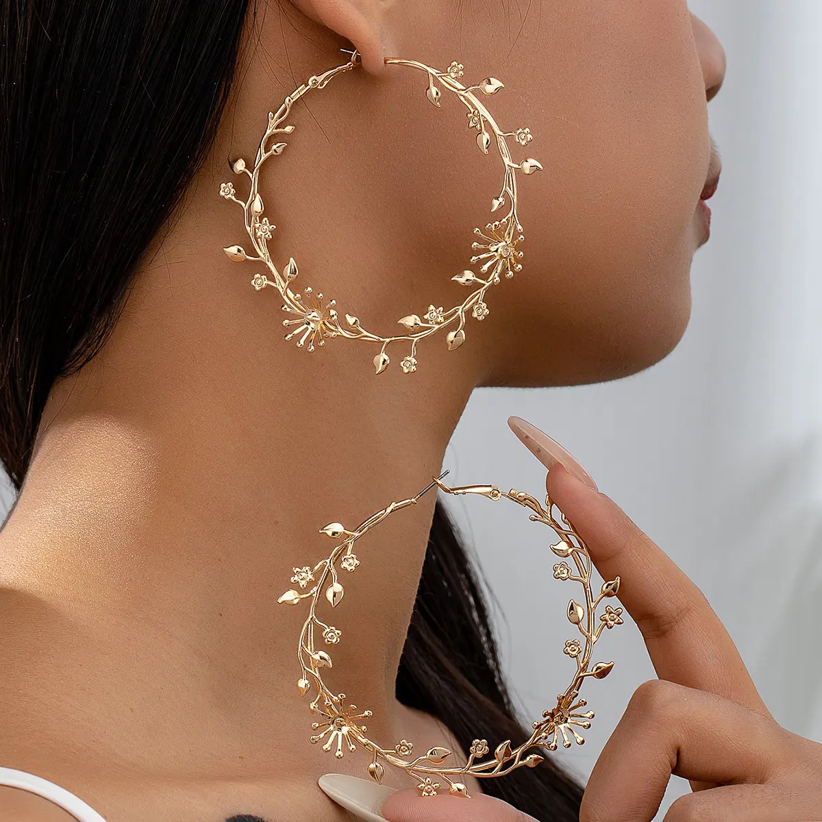 Extra Large Earrings with Exaggerated Flowers and Leaves in Large Circles, Sweet, Cool and Spicy, Fashionable and Attractive Earrings.