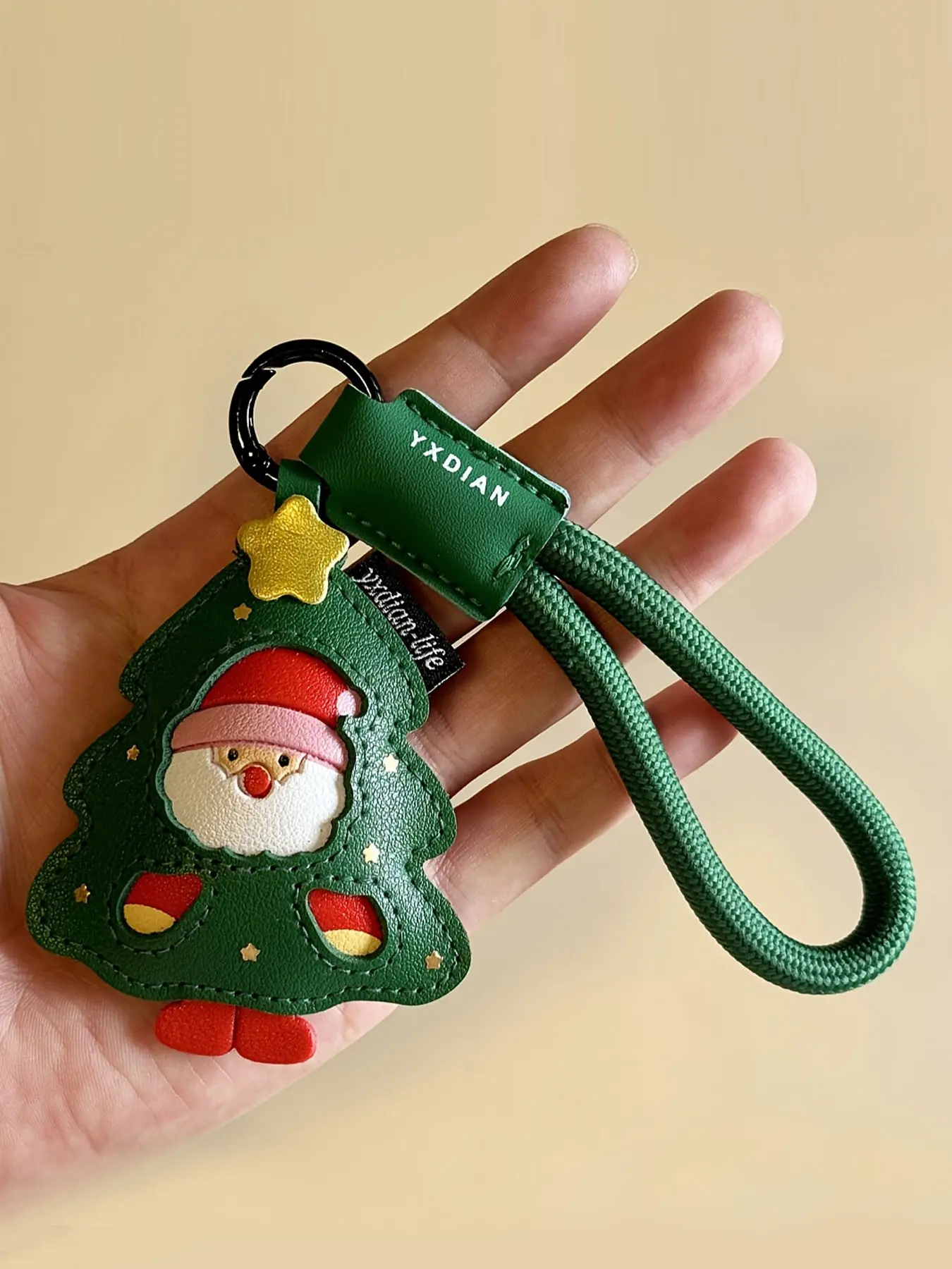 1/10pcs Elegant Christmas Keychain - Santa Claus or Deer with Green Strap, Leather material Holiday Key Ring, Detachable Bag Charm & Car Keychain for Women/Men - Christmas Gifts, Valentine's Presents - Playful Accessory