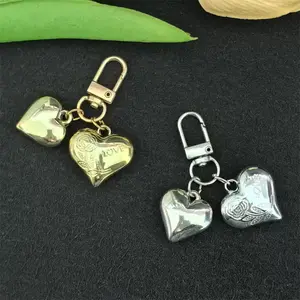 Heart-Shaped Keychain – Sports & Outdoor Accessory for Wristband Compatibility