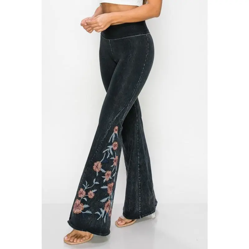 T-Party Flower Embroidery Flare Yoga Pants - Black CJ75486