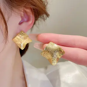 Vintage Gold Tone Textured Square Stud Earrings for Women, Geometric Statement Earrings, Elegant Fashion Jewelry trendy birthday