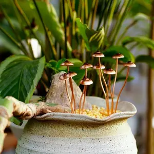 Mushroom Metal Garden Stake, Perfect for Outdoor Spring Decor, Adds Charm to Your Metal Floral Outdoor Decoration