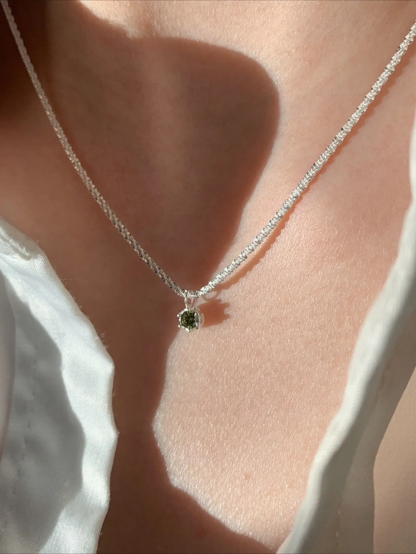 Elegant Ladies' Single Olive Green Zircon Pendant Necklace Suitable for Daily Wear, Weddings, Valentine's Day Gifts, Wedding Jewelry, Minimalist Design, Minimalist Chain Necklaces, Zircon Stones Necklace, Zircon Gemstone Necklace