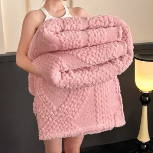 Flannel Jacquard Blanket Heart Design, Warm and Comfortable, Single & Multi-Person Use, Bedroom Bed Throw, Sofa Cover, Office Nap Mat, Soft Cozy Blanket