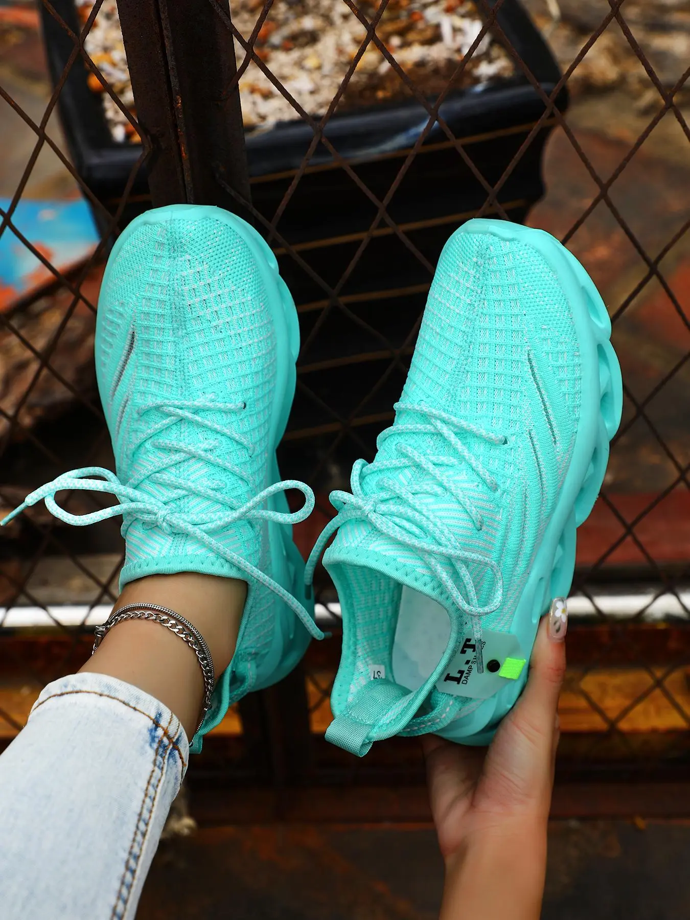 Women's Fashionable Lace Up Low Top Sneakers, Casual Comfortable Breathable Hollow Out Sports Running Shoes, Trendy Running Shoes, All-match Basic Shoes for Daily Wear