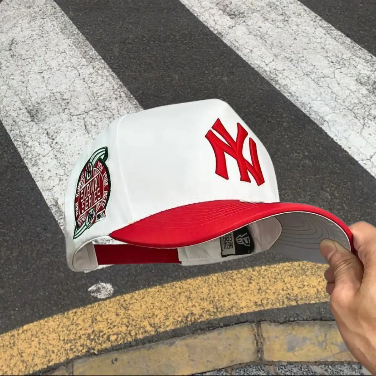 Men's New Era 9FORTY New York Yankees Basic Adjustable Snapback - MLB Sports Collectible Baseball Hat