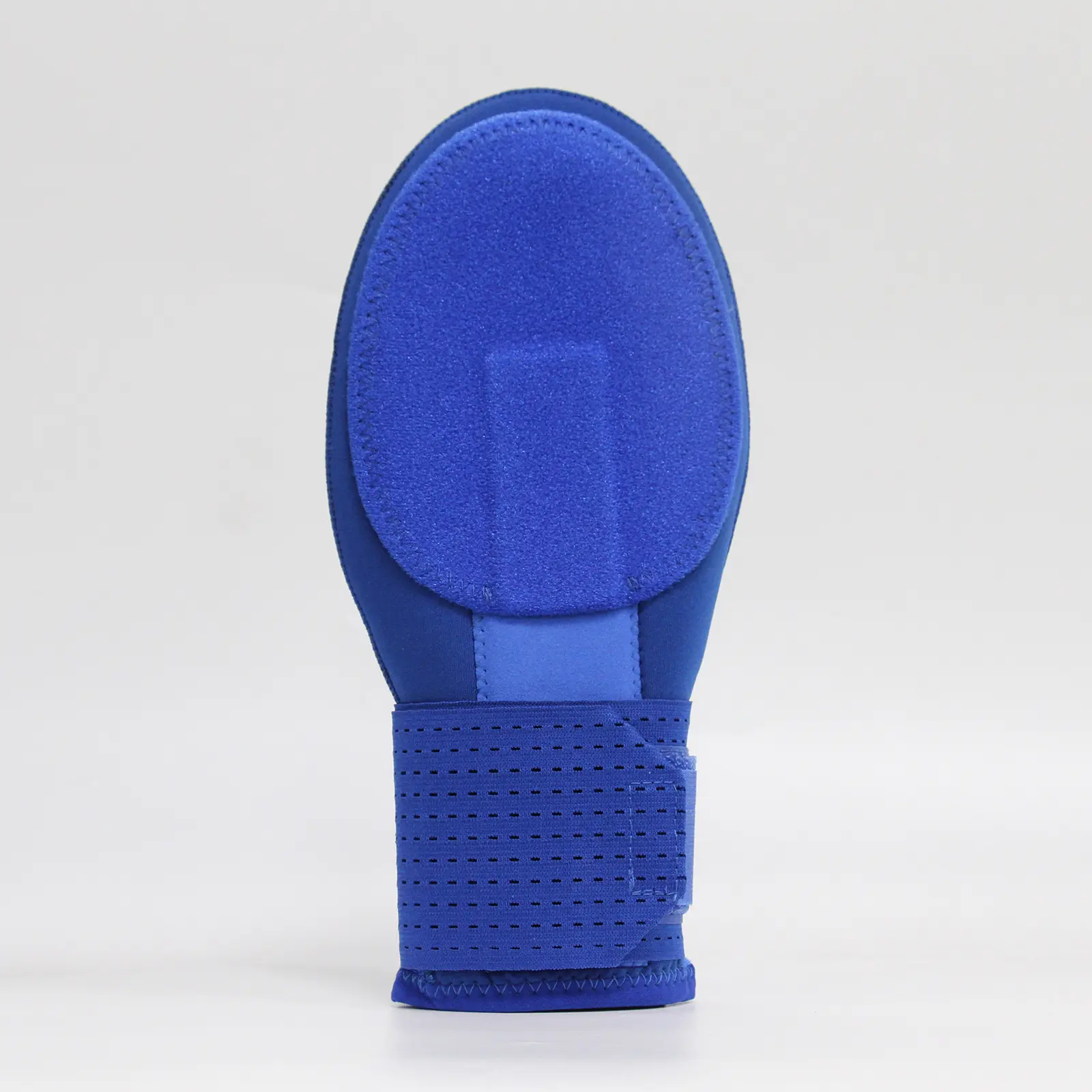 Deep blue without missing fingers