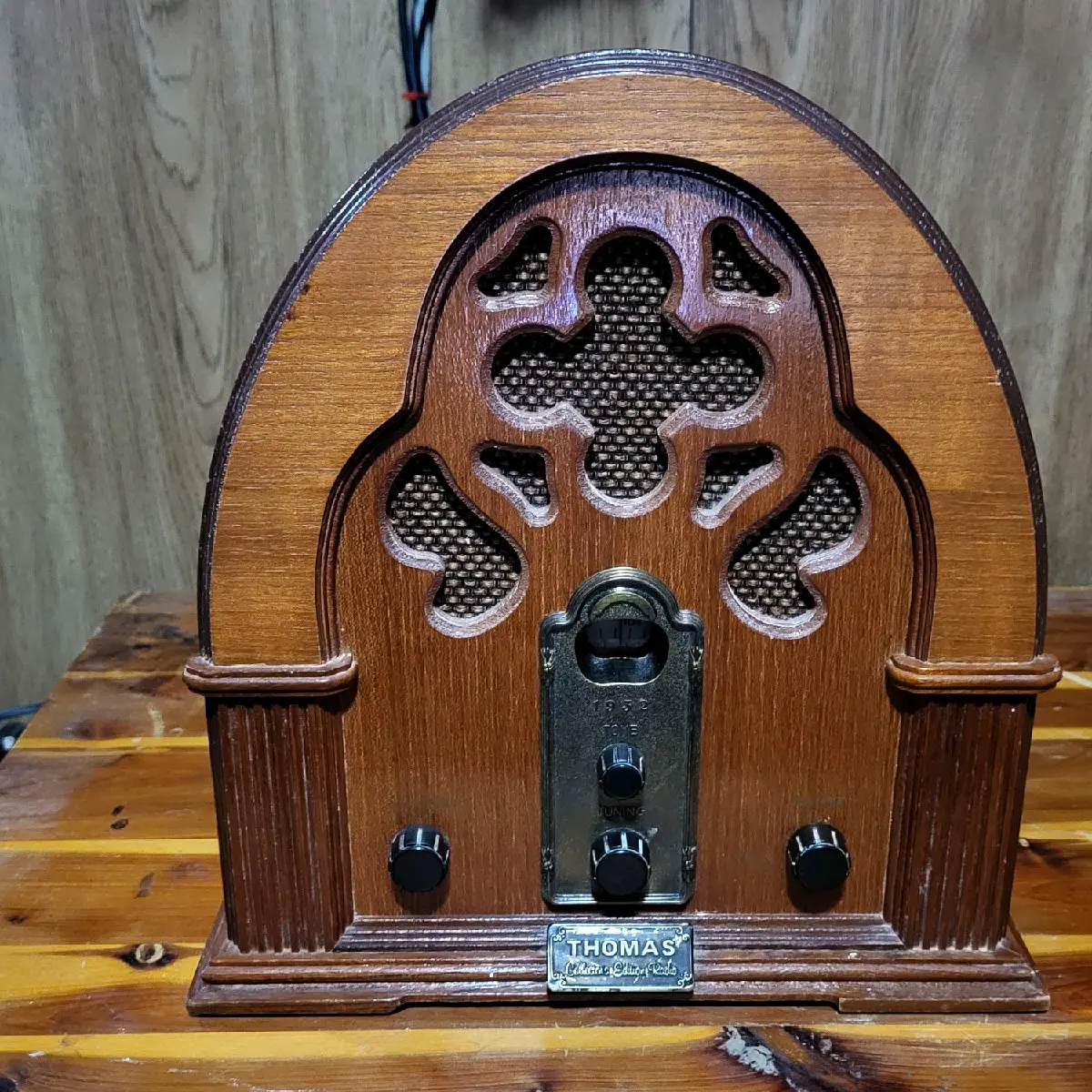 Thomas collectors edition radio. Model number BD 217, nice nice piece for any collectors edition... Will not last long very good find....Radio/Cassette player....Works perfect...
