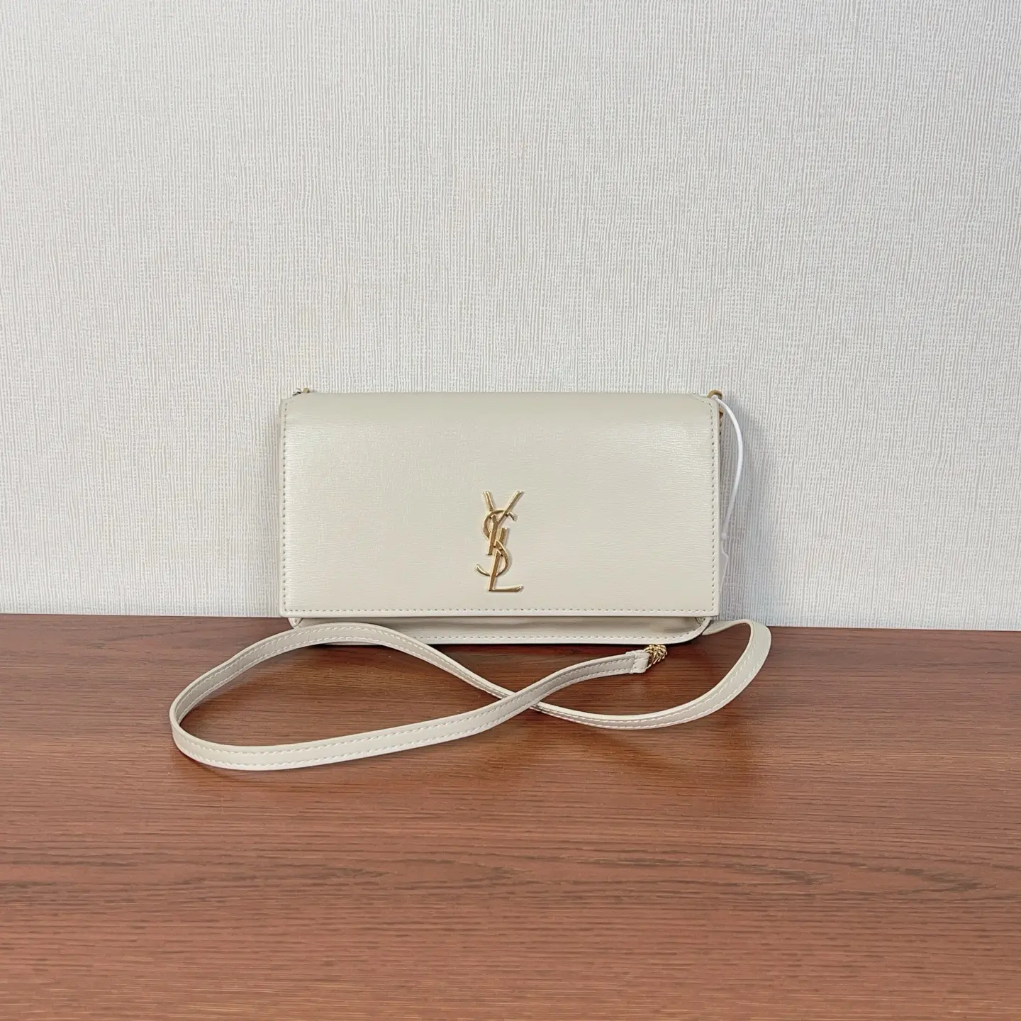 Pre-owned Yves Saint Laurent leatehr Crossbody Bags YSL Yve Saint Laurent Cassandre Blanc Vintage Leather Phone Holder qiqicj7135