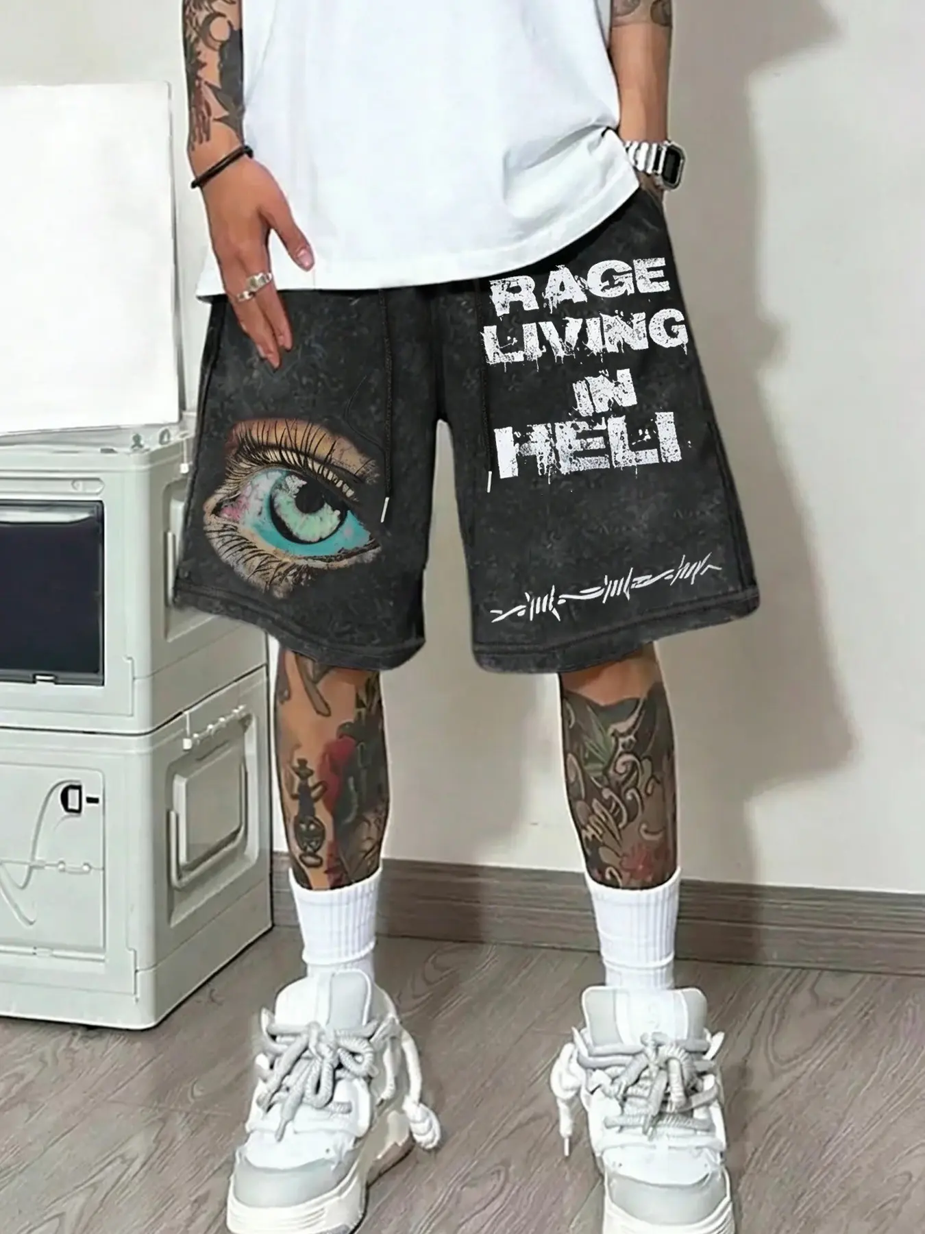 Unisex design, urban street style with devil's-eye print, American-style retro casual cotton shorts, Comfy breathable shorts, drawstring waist, elastic waistband and pockets, comfortable and breathable, summer shorts, suitable for daily wear