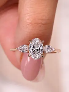 Oval Zirconia Ring Bridal Engagement Ring Jewellery Elegant Stackable Finger Rings for Women & Girls Birthday Anniversary Gift Suitable for Everyday Wear