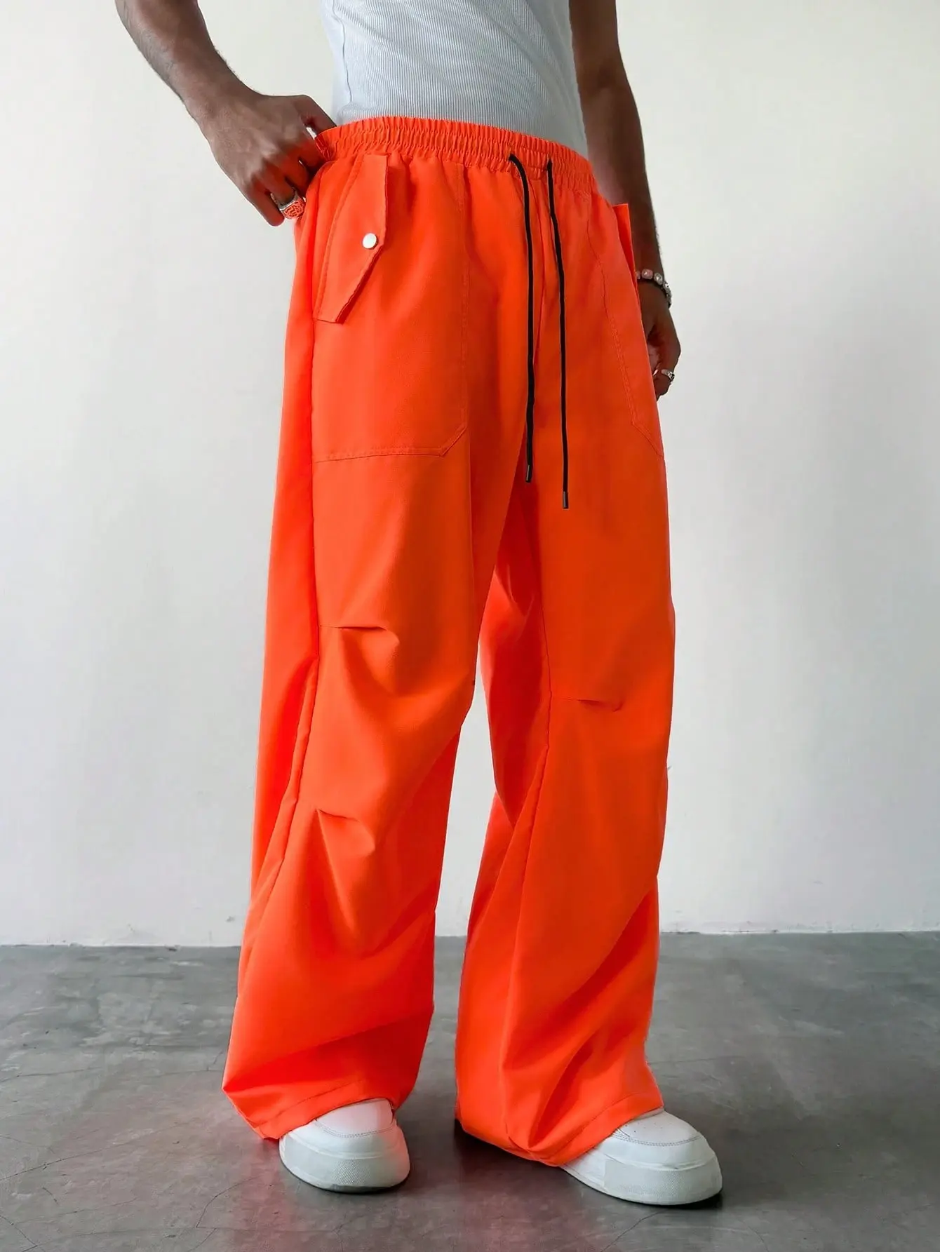 Men’s bright orange casual pants, street sports style—essential for concerts and music festivals; American retro athletic style, elastic waistband fabric, relaxed fit with an elastic waist, American campus style, trendy style.