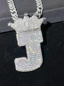 Exclusive manufacturer chilled glory rectangular zircon J letter pendant crown hook unisex hip-hop style, fashionable trendy hip-hop culture jewelry gift, high-end hip-hop glory product