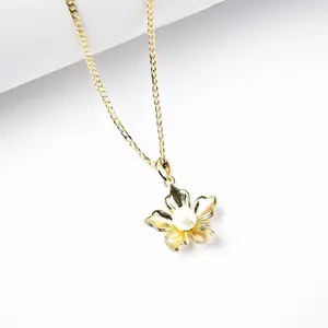 14K Gold Plated Flower Pendant Necklace with Pearl 2mm Chain Elegant Floral Pendant High-Polish Finish Perfect for Special Occasions