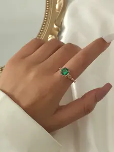 Vintage Emerald Diamond Ring for Women, High-End Palace Style, Unique Design, Versatile Light Luxury Fashion Accessory