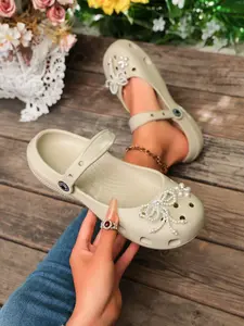 Pearl Bow Mary Jane Sandals for Women, Hollow Out Two-Way Flip Flops, Lightweight Anti-Slip Flat Beach Shoes, Indoor Outdoor Use, Multiple Colors Available