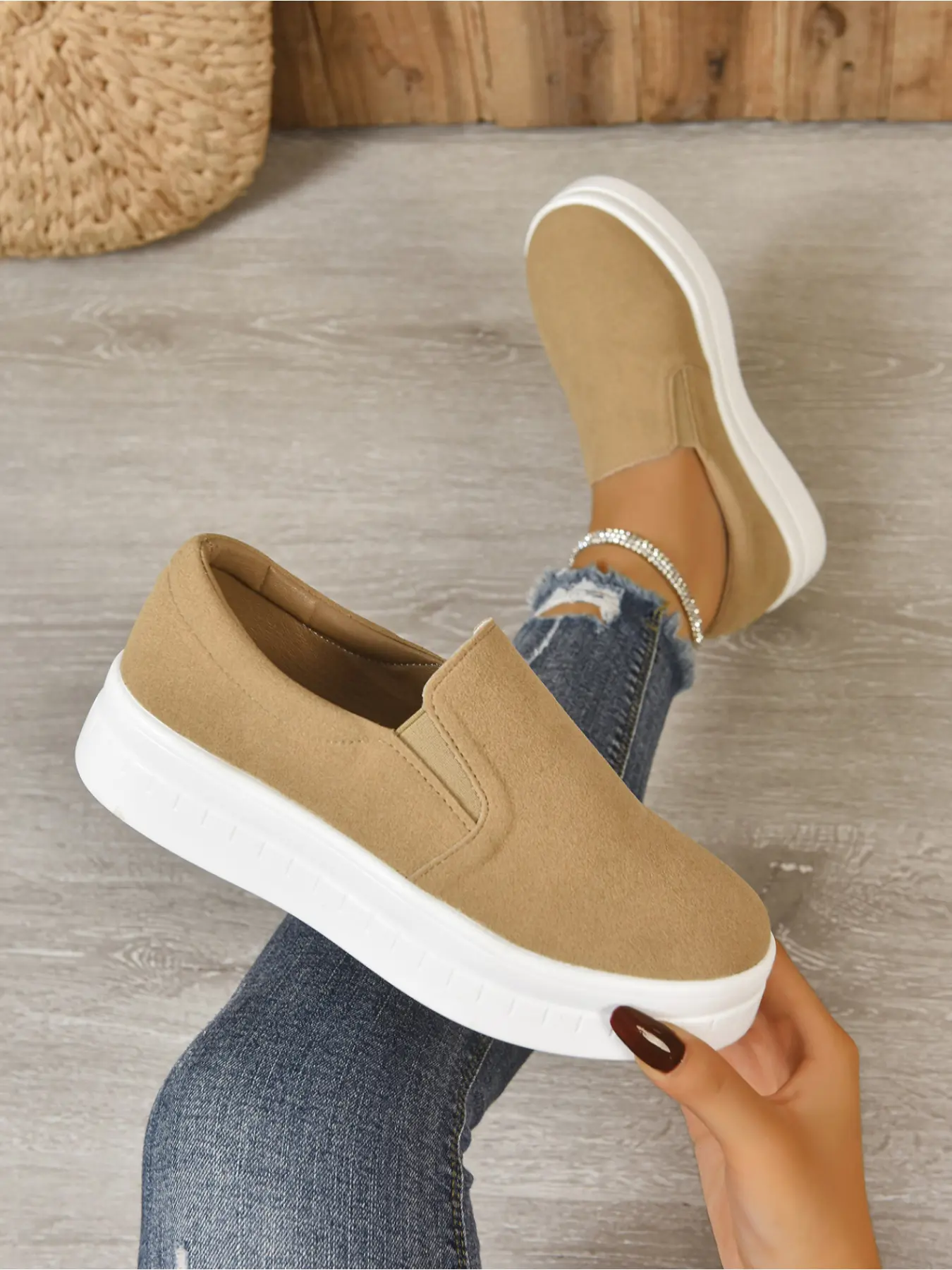 Women's spring and autumn fashion casual Slip On shoes, thick-soled high water platform elastic mouth splicing design outdoor sports shoes, light and comfortable soft sole antiskid wear-resistant classic versatile commuting shoes.