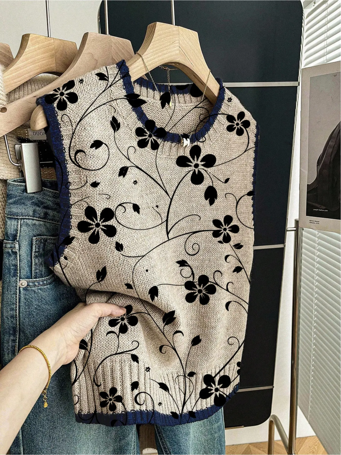 1 + Spring/summer back to school casual loose round neck sleeveless wool knit color contrast dark blue trimmed black floral print women's Knitwear top women's go out top, with a vest, wear alone, Vintage Tops