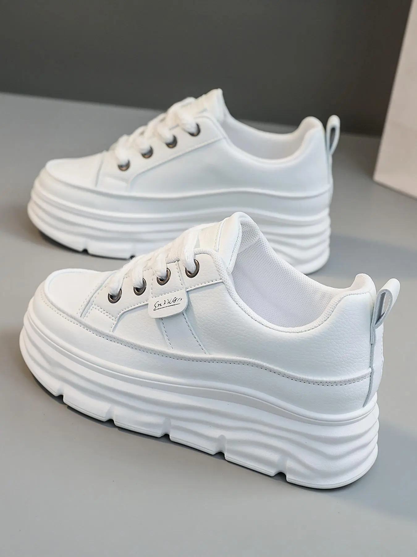Women's Fashionable Lace Up Low Top Sneakers, Low Cut, Casual Lace Ups Comfortable Breathable Sports Training Shoes, Female All-match Round Toe Skate Shoes for Daily Wear, Casual Sporty Trainers, Closed