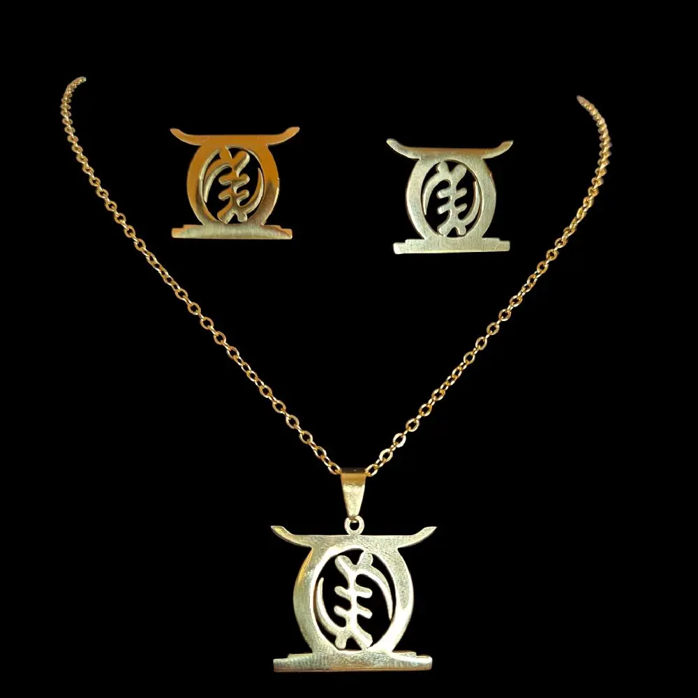 Beautiful stainless steel necklace. Le Tabouret royal.
