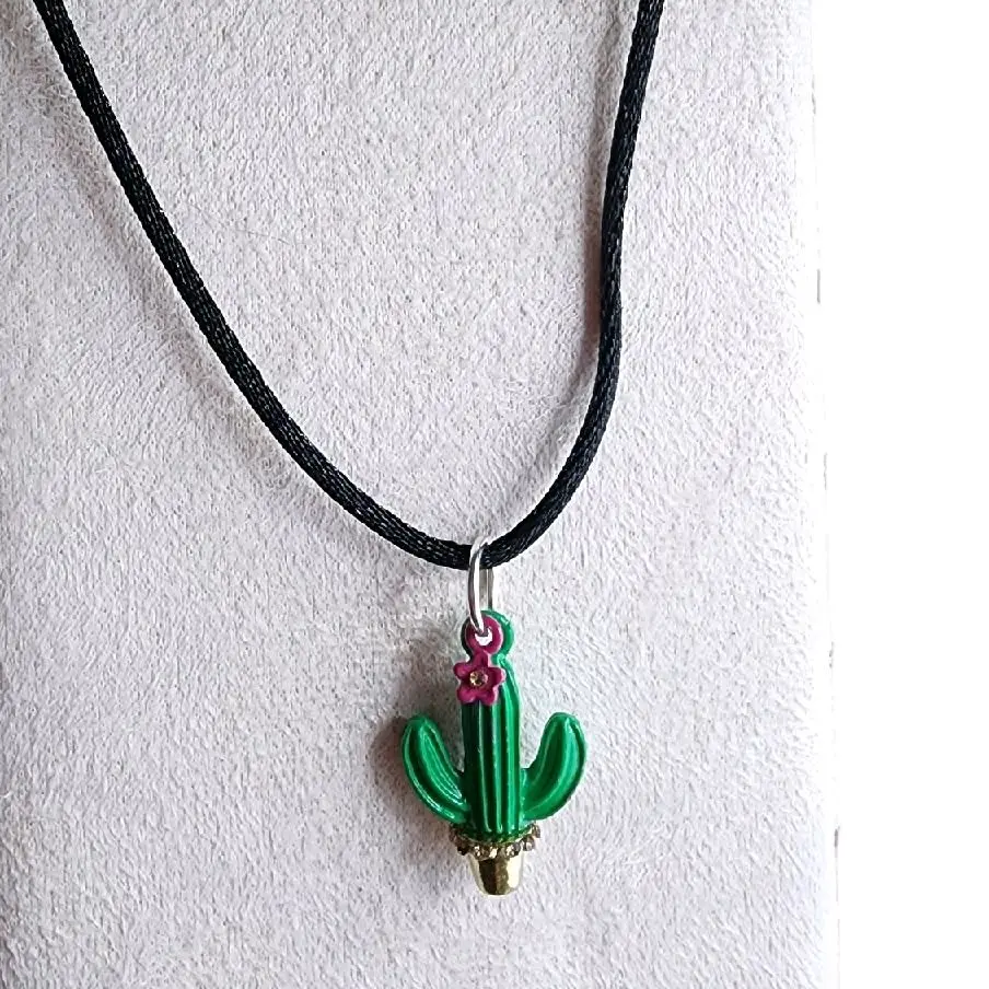 Unisex Charming Cactus Necklace with Intricate Details, 18-in Adjustable Fabric Chain, Lightweight Durable Metal Coating Jewelry for Plant Lovers, Casual Daily Wear, Plants