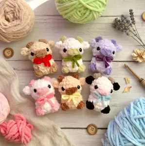 Handmade Crochet Mini Cow Plush, Kawaii Amigurumi Animal Doll, Pocket Size Gift