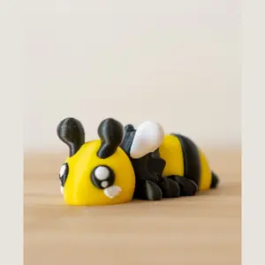 Bumblebee Articulated Fidget Toy - 3D Printed Flexi Bee - Cute Sensory Desk Toy for Kids & Adults - Garden Bug Gift - Multiple Colors, No Assembly