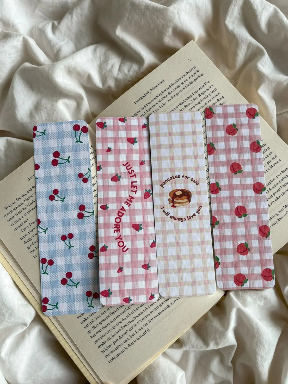 Cute Fruit Plaid Bookmarks Set, Cherry Strawberry Peach Pancake Pattern Page Markers, Lightweight Reading Accessories, Aesthetic Book Lover Gift, Booktok Reader Supplies, School Office Stationery for Women Teens Daily Reading Gift Cute Decor Gift!!!!