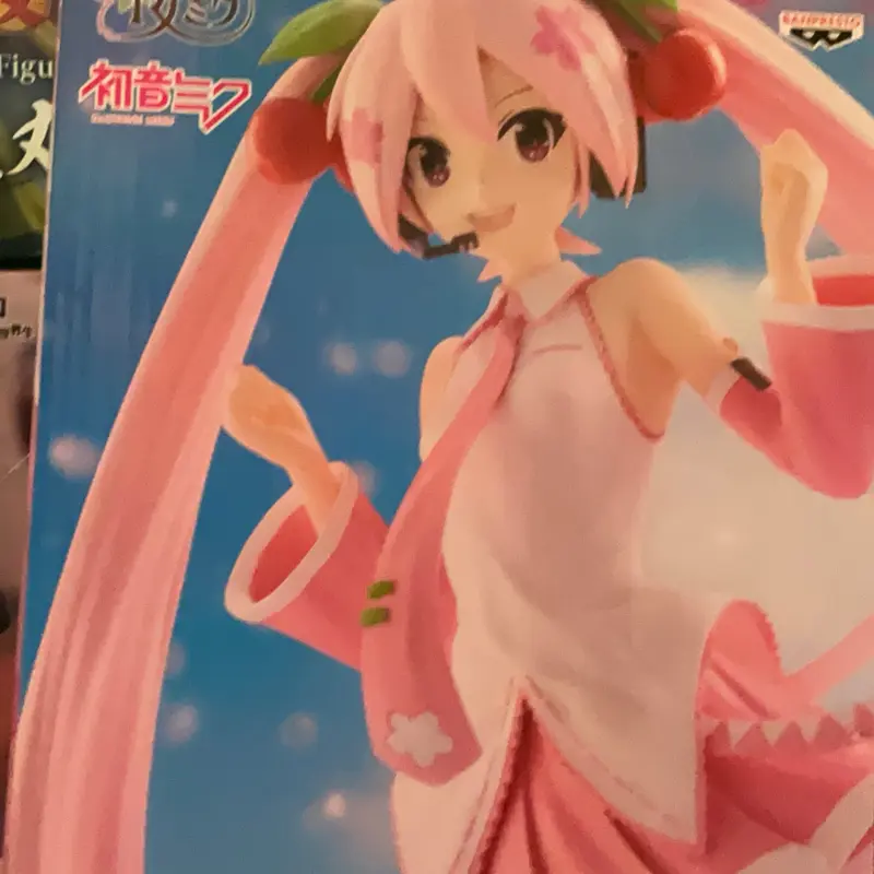 Sakura miku figure