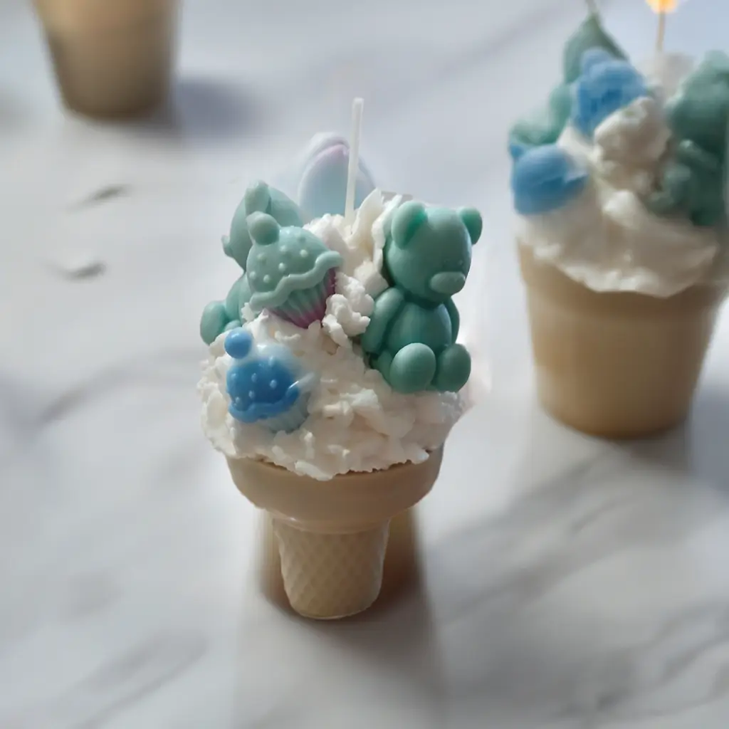 Noviety Pastel Ice Cream Candle – Vanilla Bean, Cupcakes & Bears, 12 oz