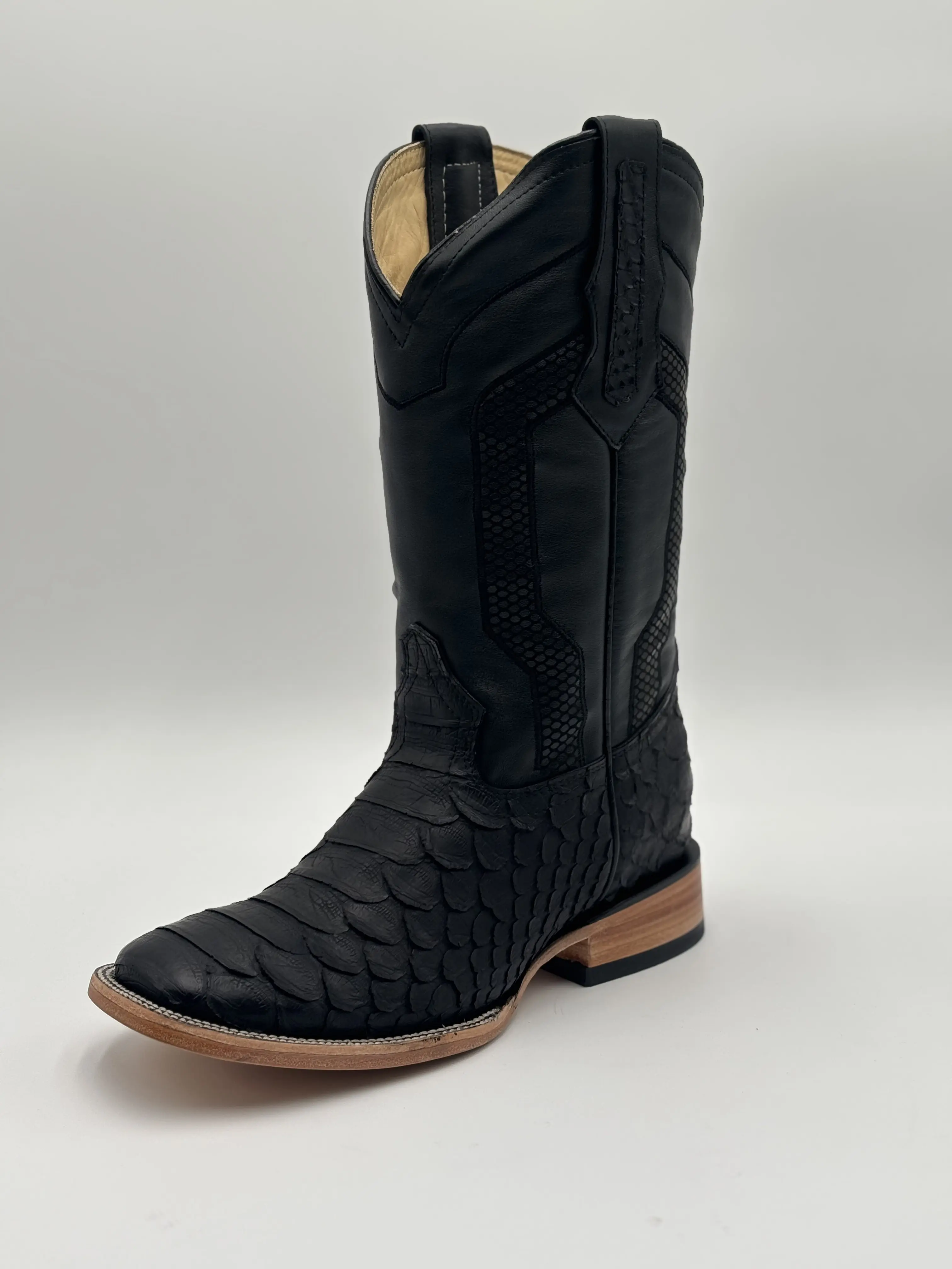 Boot\Bota Embossed textured Leather Black P Boot\Bota Embossed textured Leather Black P
