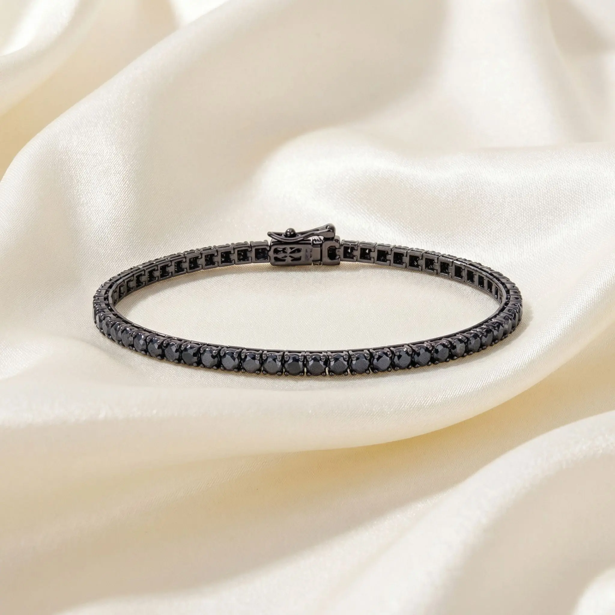 Riviera Tennis Bracelet with 73 Natural Diamond (4.61 cts) in 18K Gold 20 cm