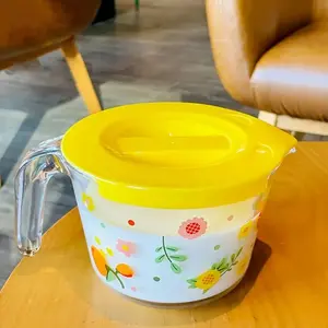 Floral patterned glass measuring cup with lid, heat resistant, microwave safe, BPA-free, with handle and graduations, reusable oval shape, suitable for baking, cooking, milk, coffee, Kitchen, and cold drinks.