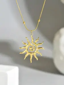 The trendy and personalized spiral sun pendant necklace is suitable for daily wear, vacation and dating occasions, and is also a surprising and exquisite small gift.