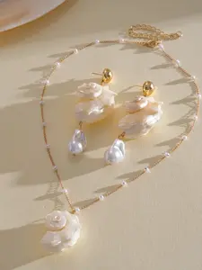 Vacation style pearl shell conch necklace, simple casual clavicle chain, light luxury high-end feeling jewelry for women