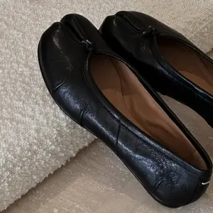 Split Toe Flats Soft Leather Everyday Casual Walking Shoes Trendy Black Flatform Street Ready,Horseshoe Shoes, Hoof Shoes,Sports Shoes Fashion,Footwear