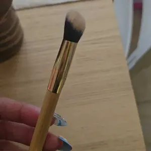 tarte concealer paw brush - angled for seamless application