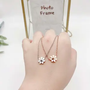 [Limited time event] Small daisy necklace niche creative versatile personality high-end design flower-shaped necklace for birthday gifts