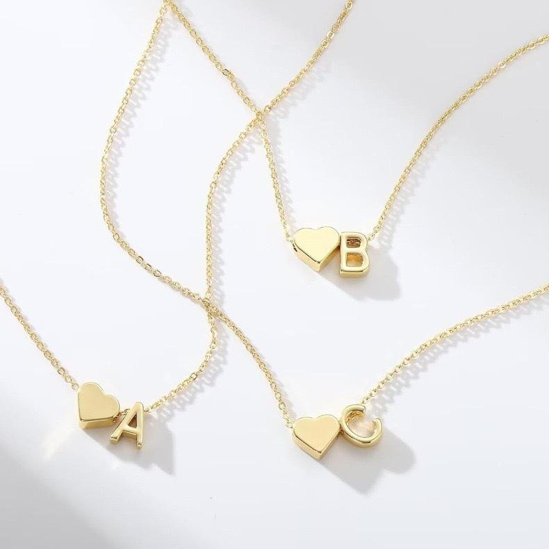 European and American fashion heart-shaped necklace with 26 English letters, simple and versatile, heart-shaped short collarbone chain