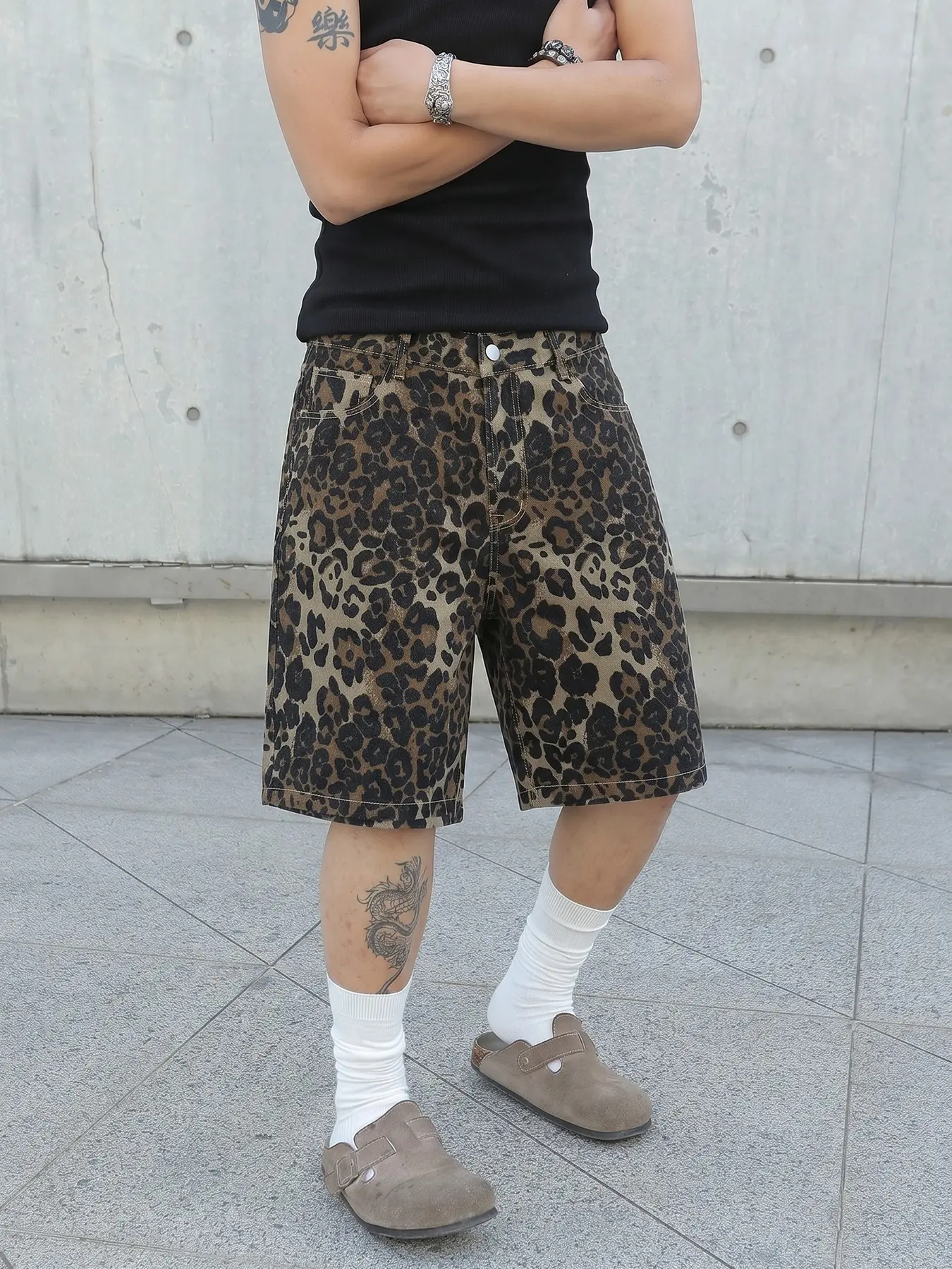 Men's Y2K Classic Leopard Print Loose Denim Jeans Shorts, Vintage Leopard Print Wide Leg Five-Quarter Pants, Summer Casual Streetwear Oversize Skater Shorts, American Style Shorts, Pocket, Oversized