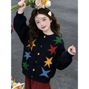 Girls' cardigan sweater jacket, new casual style for autumn and winter, knitted sweater for older children, warm top for little girls, fashionable and versatile, easy to match with various outfits, essential for going out